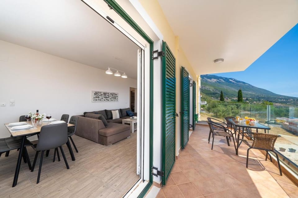 Day, View (from property/room), Dining area