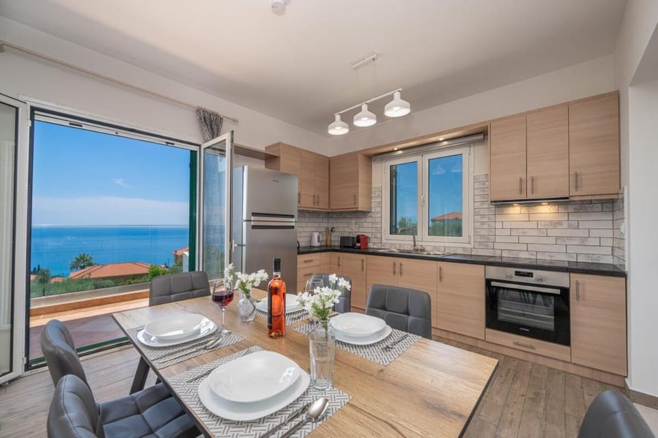 Kitchen or kitchenette, Dining area, Sea view, oven, stove