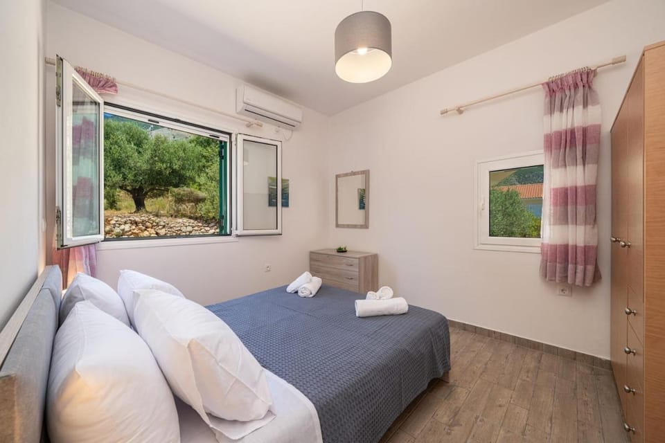 Bed, Photo of the whole room, Bedroom, towels, air conditioner