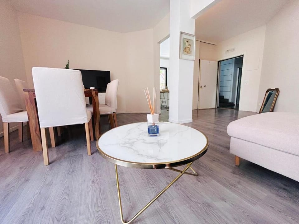 Living room, Seating area, Dining area