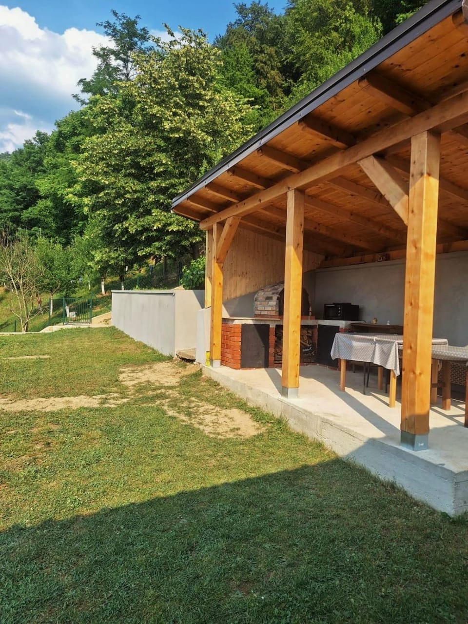 Natural landscape, BBQ facilities, Seating area, Garden view