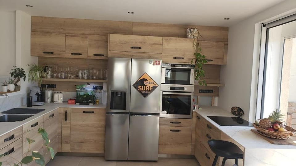 Coffee/tea facilities, Kitchen or kitchenette, dishwasher, oven, stove, toaster