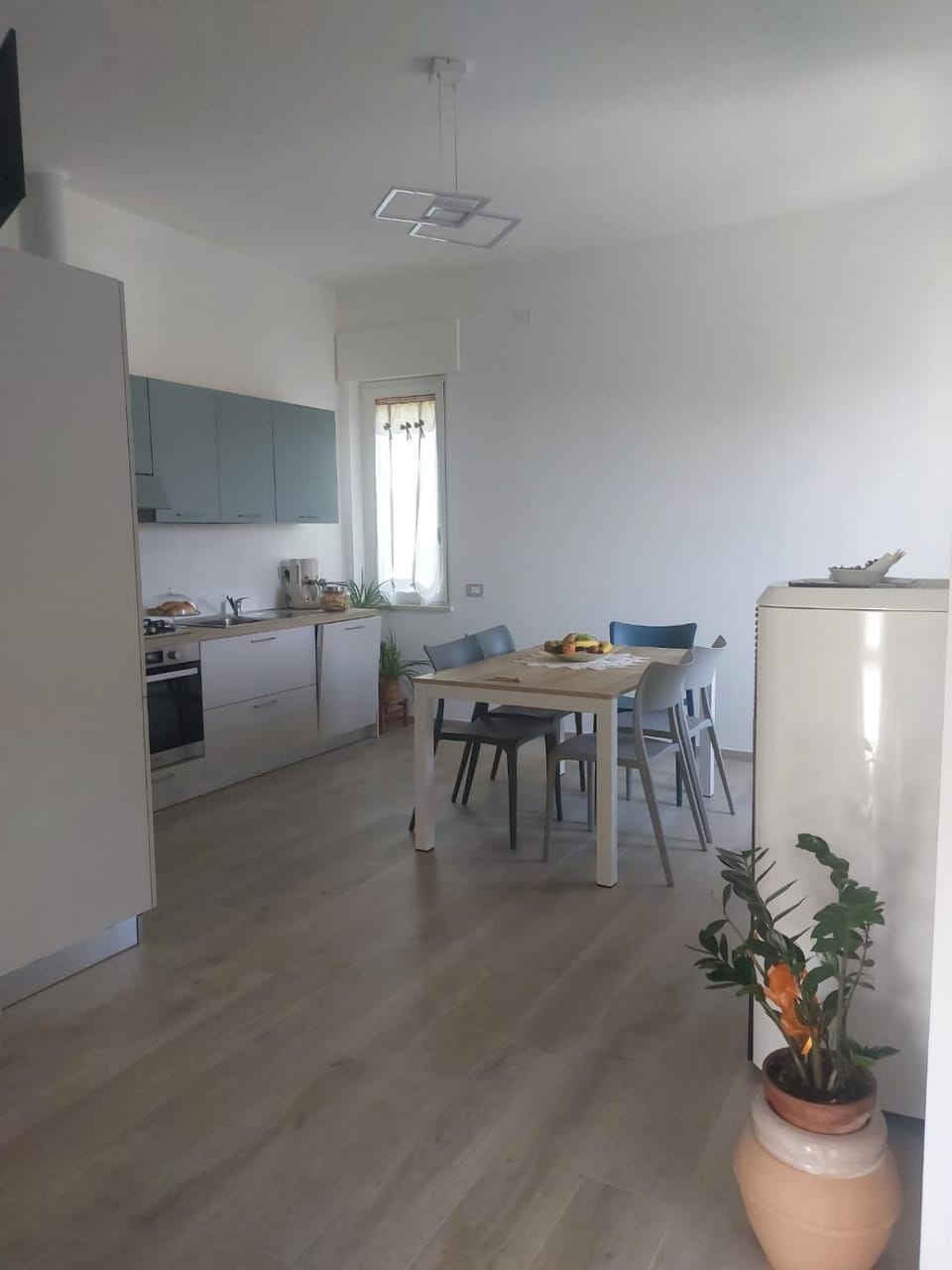 Kitchen or kitchenette, Kitchen or kitchenette, Dining area