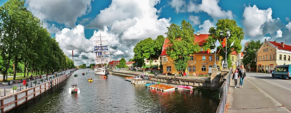 Nearby landmark, Day, Neighbourhood, Natural landscape, Activities, River view, Location