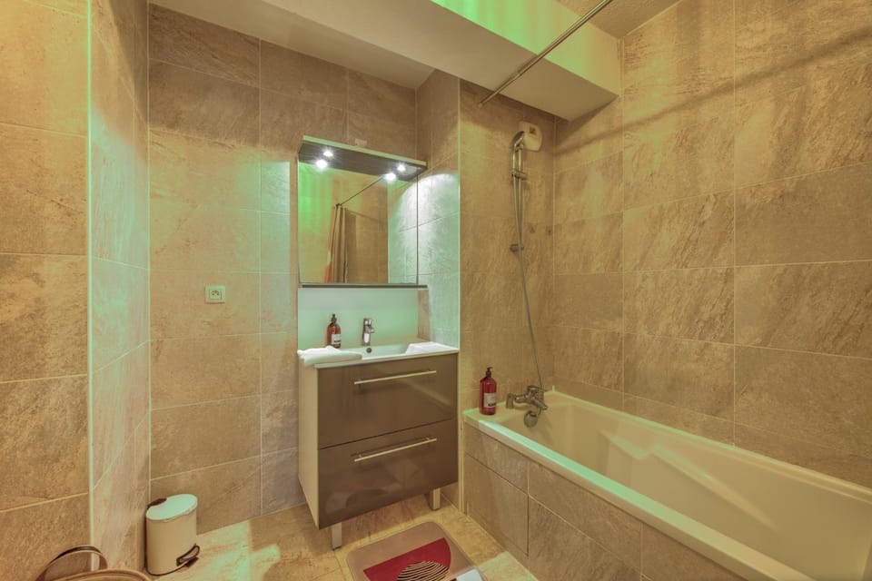 Bathroom, Bath