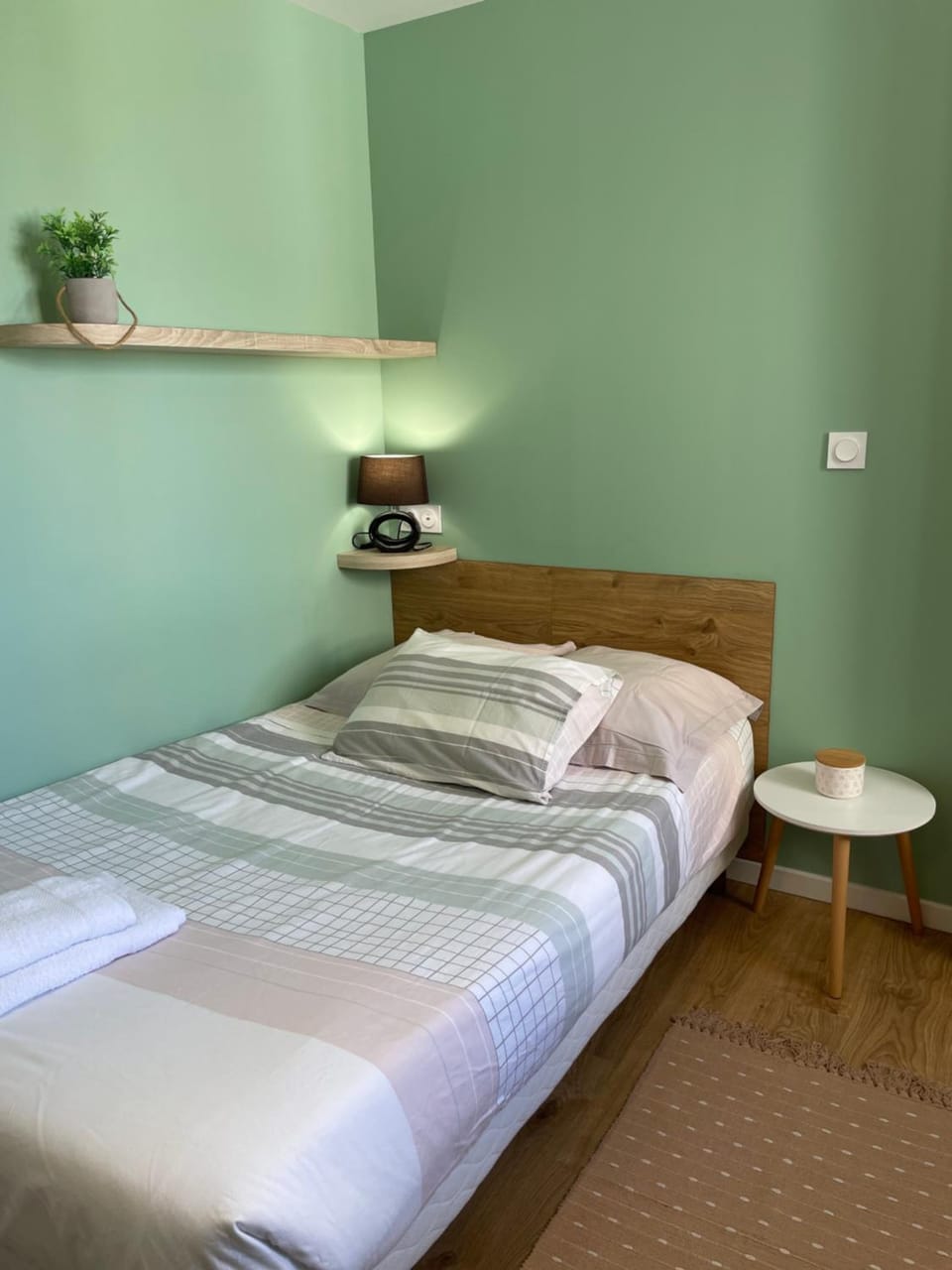 Bed, Photo of the whole room, Bedroom