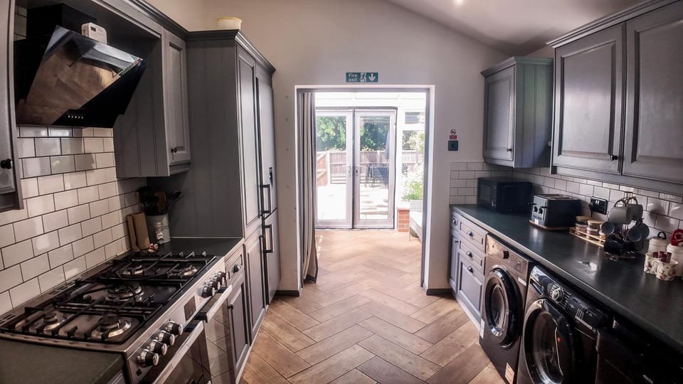 Kitchen or kitchenette, dishwasher, oven, pet friendly, stove, toaster