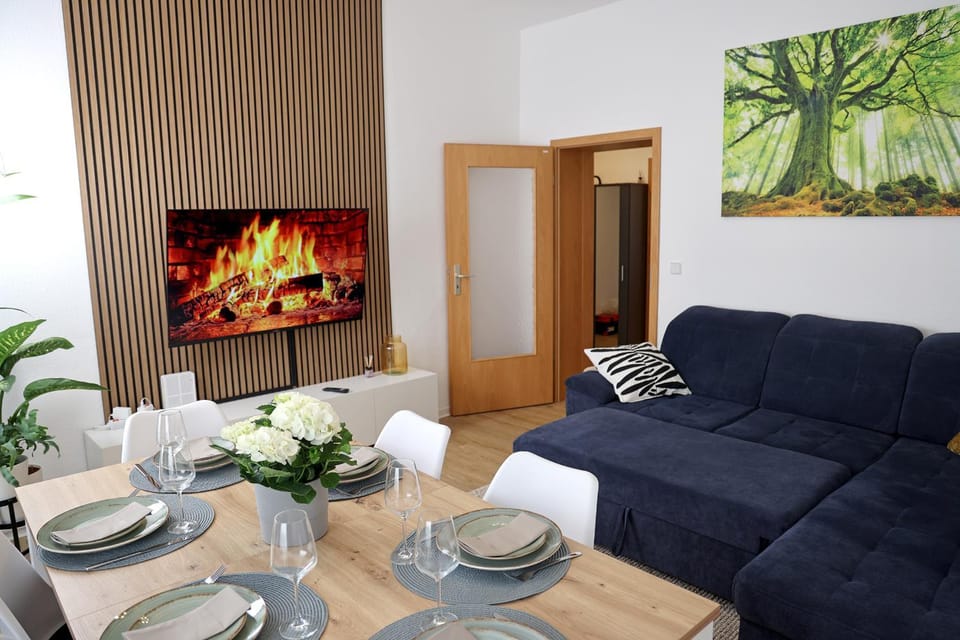 TV and multimedia, Living room, Seating area, Dining area