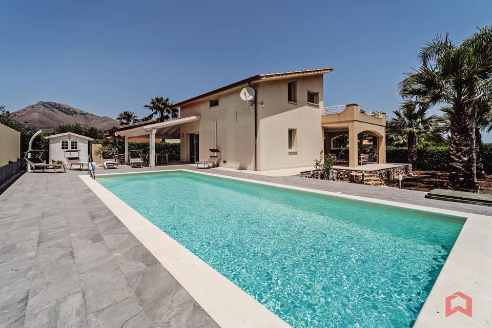 Property building, Pool view, Swimming pool, sunbed