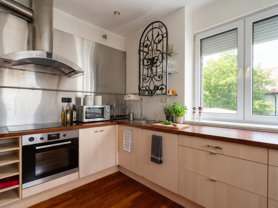 Kitchen or kitchenette, dishwasher, minibar, oven, pet friendly, stove, toaster