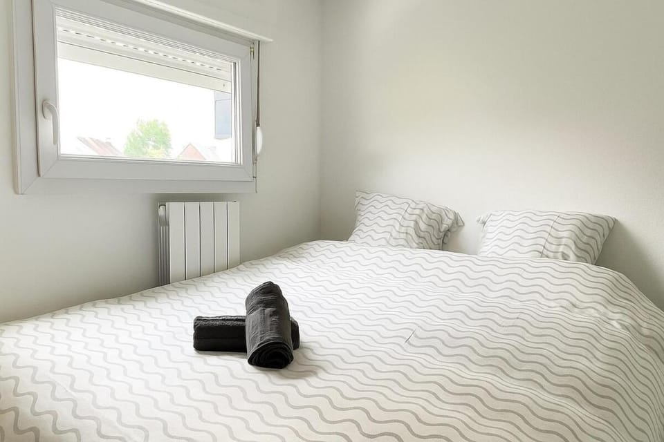Bed, Photo of the whole room, Bedroom, towels, VIP