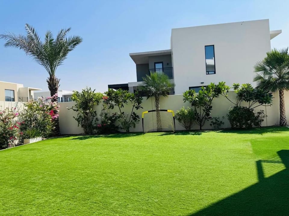 Luxury 4BR Villa in Dubai Apartment in Dubai