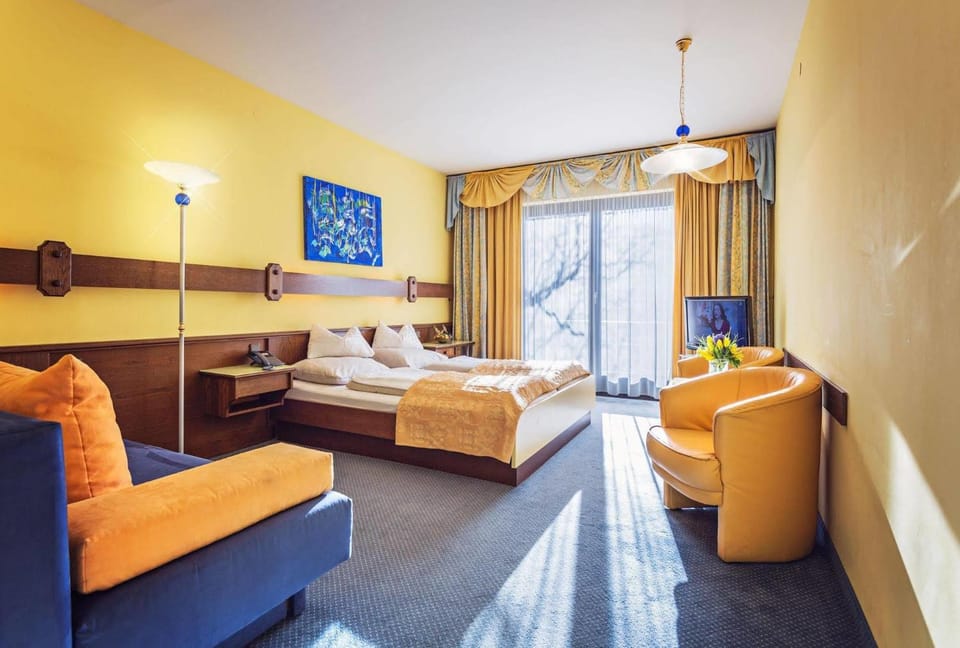 Bed, TV and multimedia, Photo of the whole room, Seating area