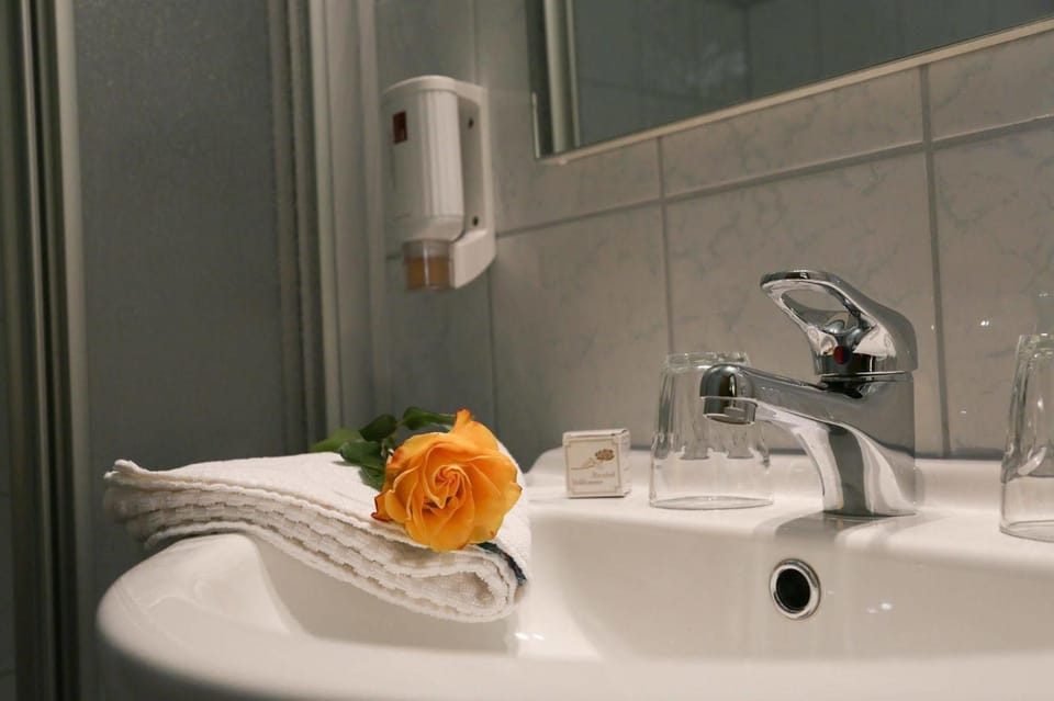 Bathroom, towels