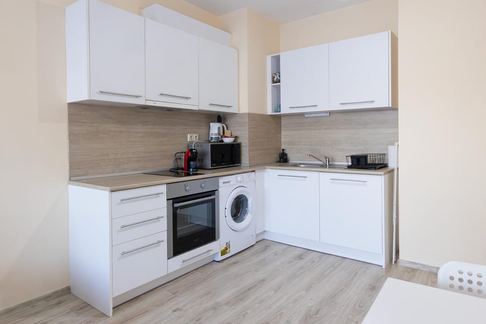 Coffee/tea facilities, Kitchen or kitchenette, minibar, oven, stove, washing machine