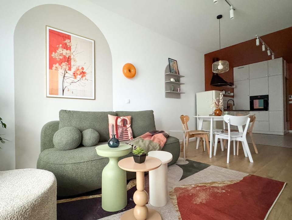 Kitchen or kitchenette, Living room, Seating area, Dining area