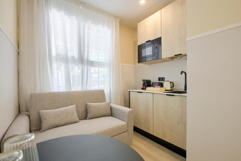 Kitchen or kitchenette, Seating area