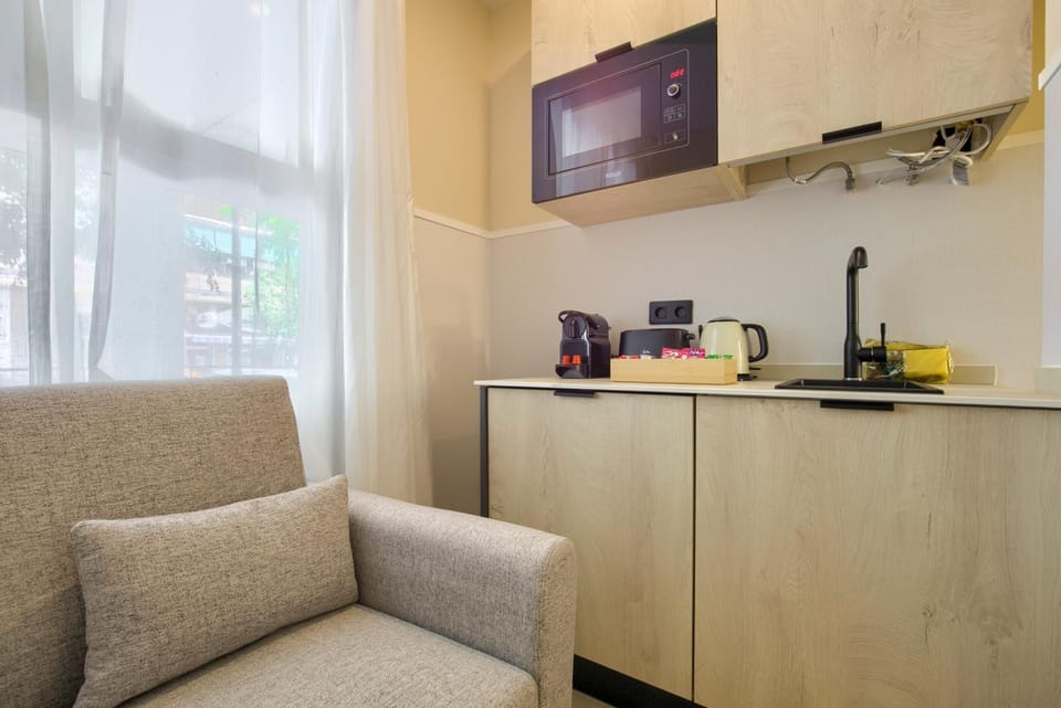 TV and multimedia, Kitchen or kitchenette, Seating area