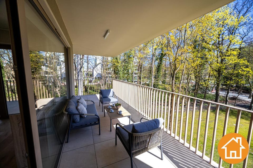 Property building, Garden, Balcony/Terrace, Seating area, Garden view