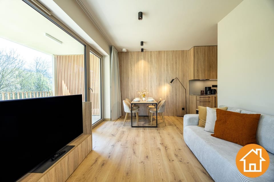 TV and multimedia, Living room, Seating area, Dining area