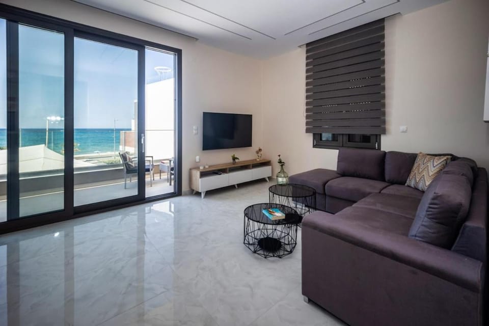 TV and multimedia, Living room, Seating area, Sea view