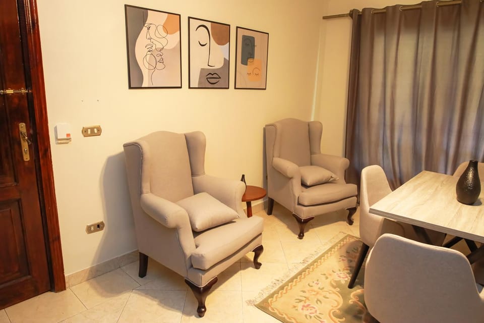 Seating area, Dining area