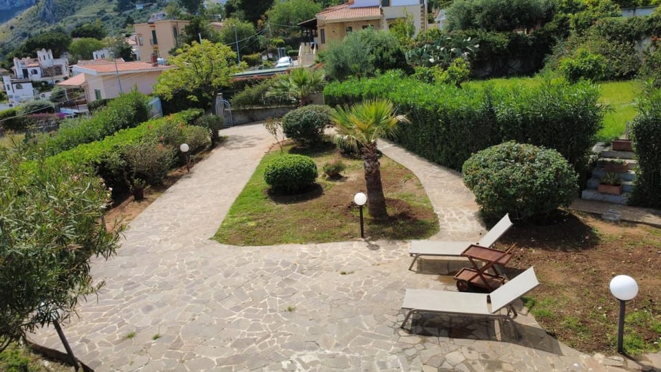 Balcony/Terrace, Garden view