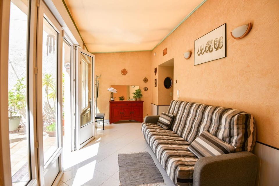 Appart atypique avec 1 ch avec terrasse à Bompard Apartment in Marseille