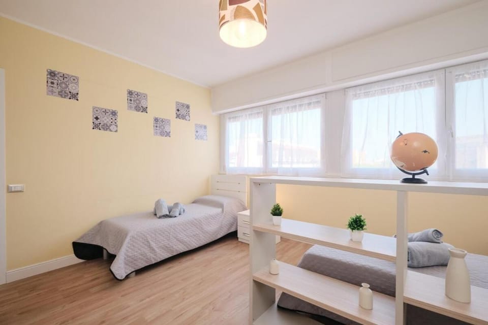 Bed, Living room, Photo of the whole room, Seating area, Bedroom, towels