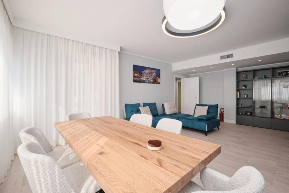 TV and multimedia, Living room, Seating area, Dining area