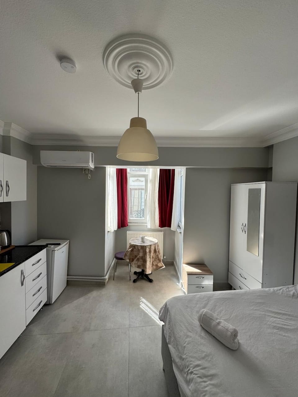 Bed, Kitchen or kitchenette, wardrobe, air conditioner