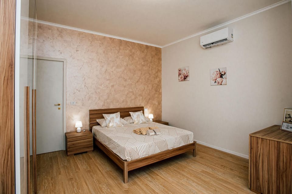 Bedroom, air conditioner