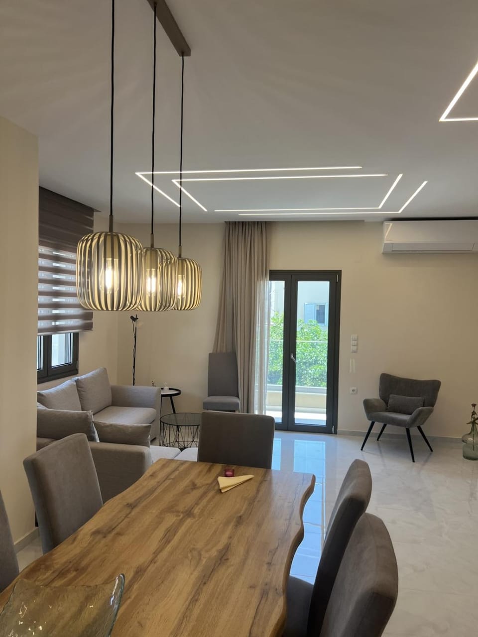 Living room, Dining area