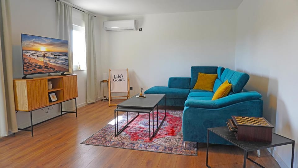Living room, Seating area, air conditioner