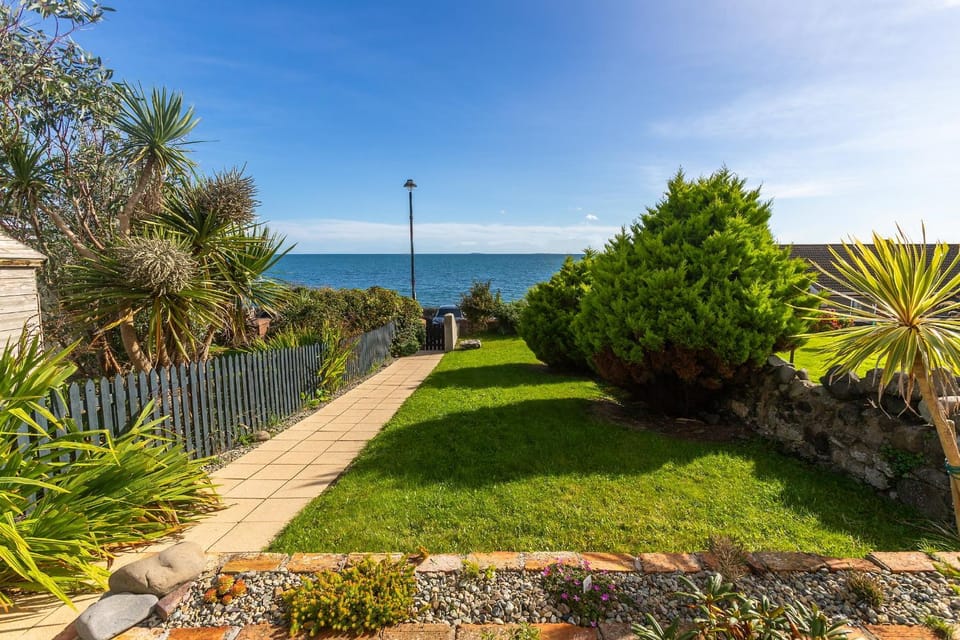 Garden view, Sea view
