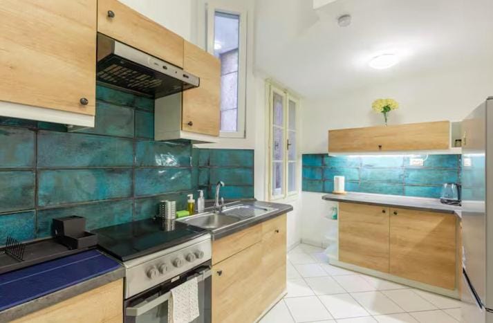 Jungle & Beach Hideaway 2BR and Danube River Apartment in Budapest