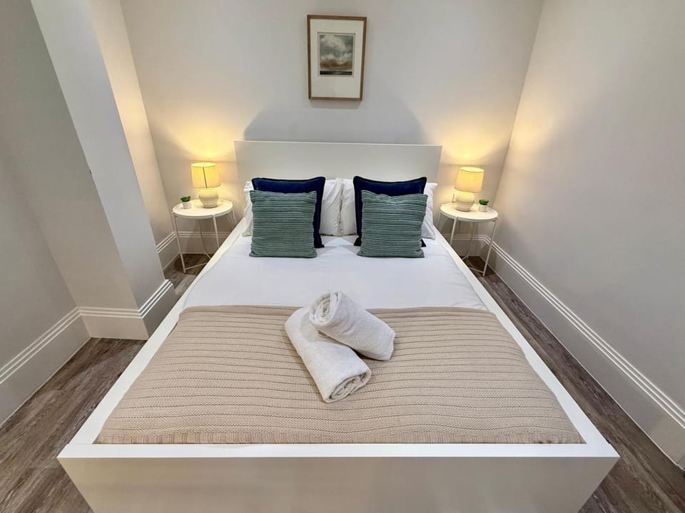 Beachside Comfort, Beach & Castle, Free Parking Apartment in Portsmouth