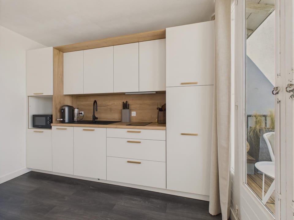 Kitchen or kitchenette