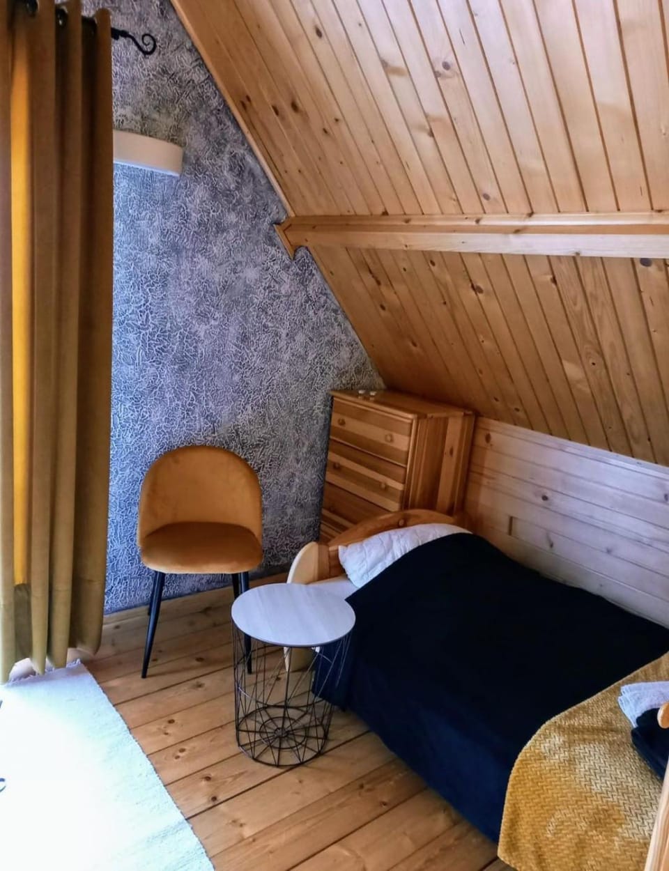 Bed, Living room, Photo of the whole room, Seating area, Bedroom
