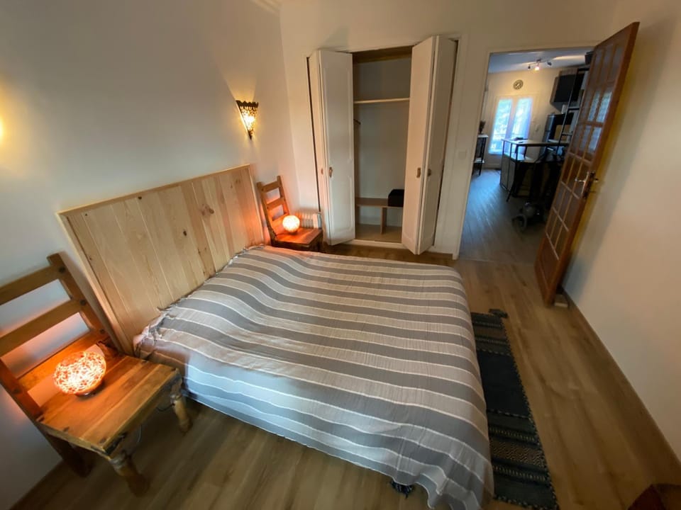 Bed, Photo of the whole room, Bedroom, wardrobe