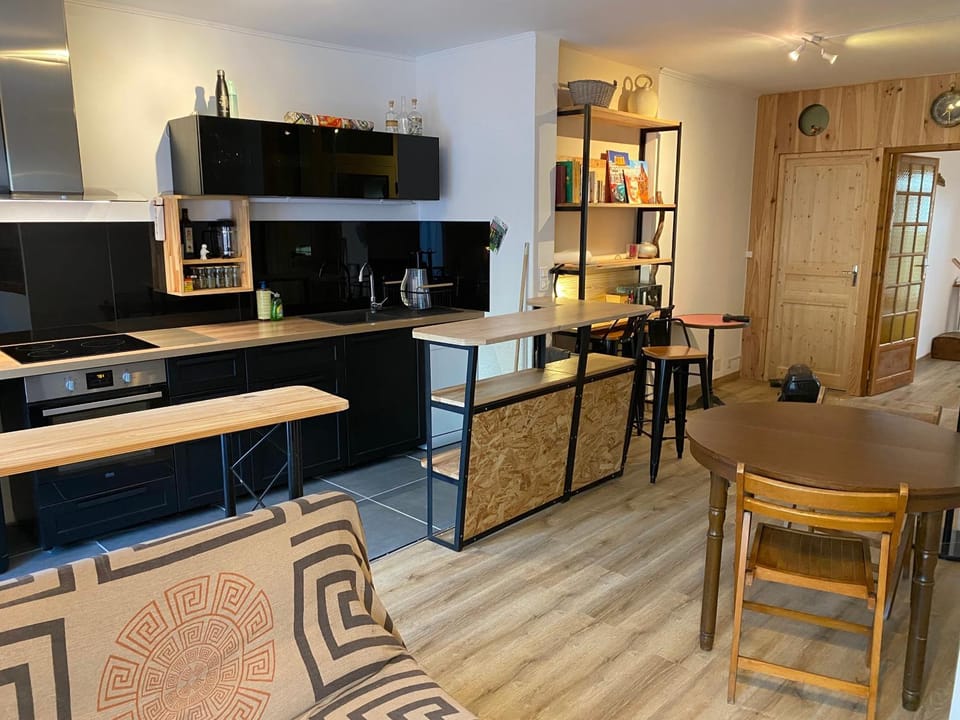 Dining area, kitchen