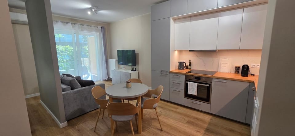 TV and multimedia, Coffee/tea facilities, Kitchen or kitchenette, Living room, Seating area, Dining area, pet friendly