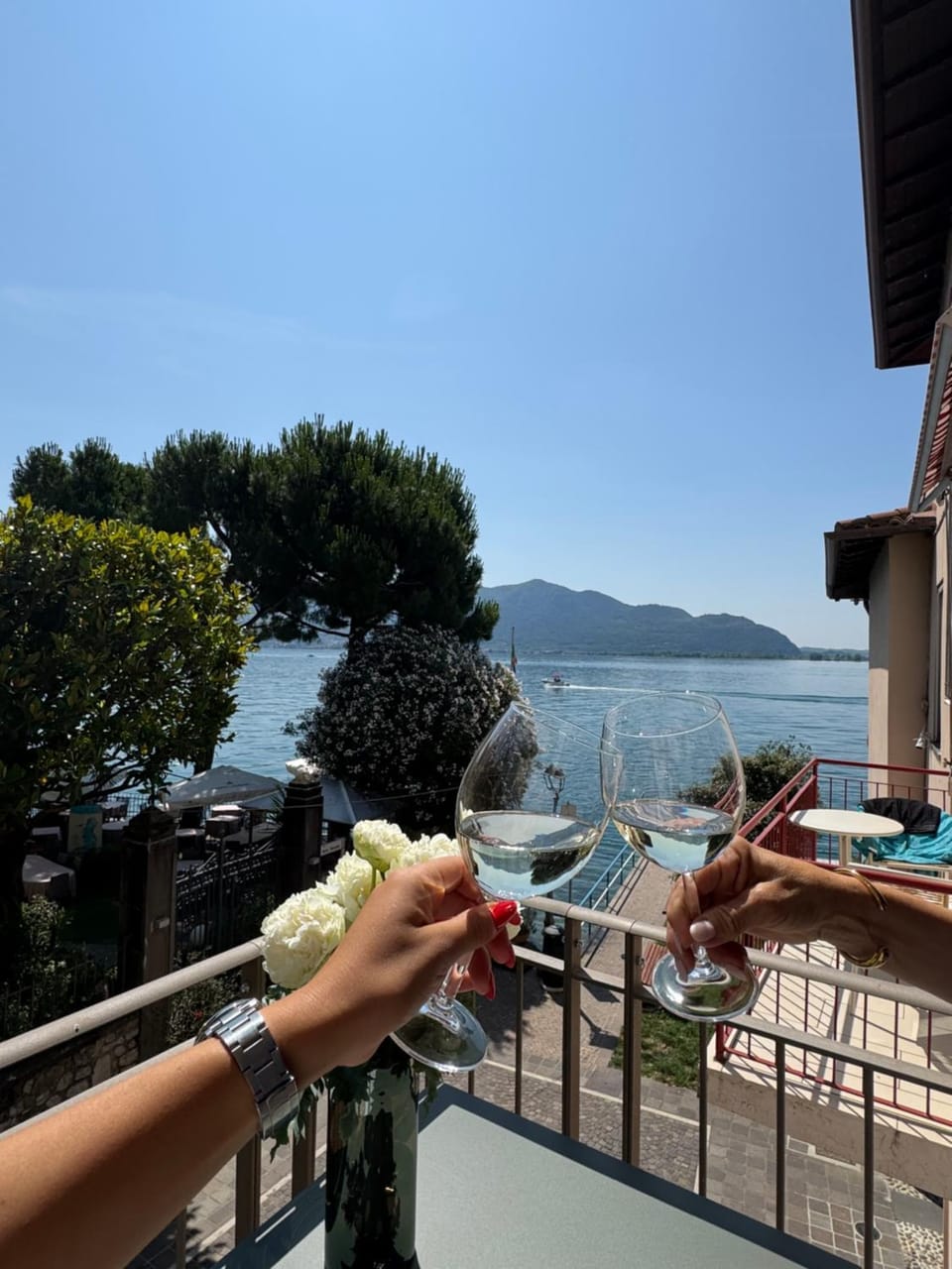 View (from property/room), Balcony/Terrace, Lake view