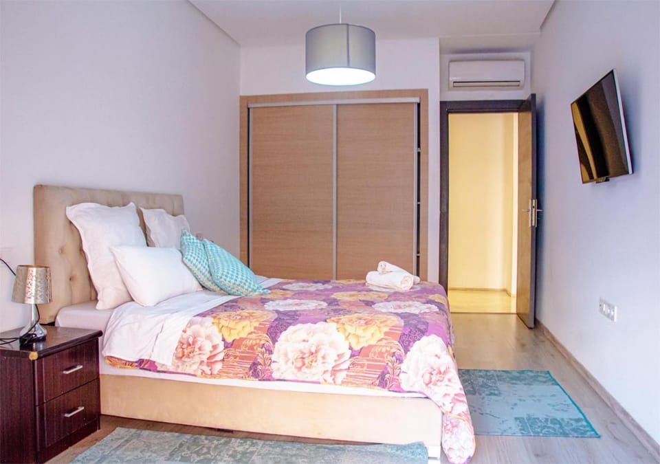 Bed, TV and multimedia, Photo of the whole room, Bedroom, wardrobe
