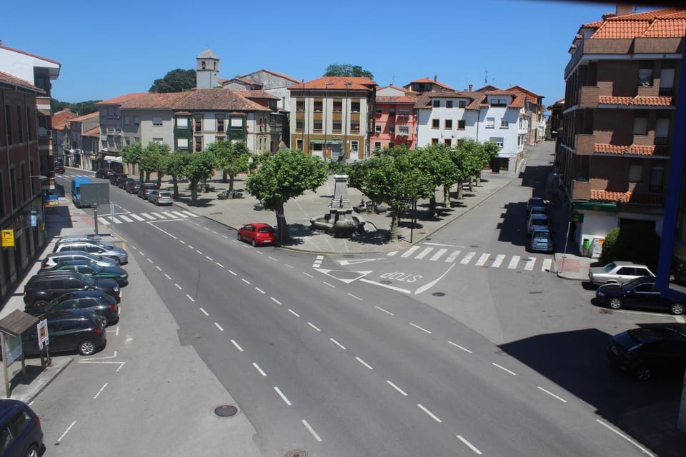 Neighbourhood, City view, Street view, Location, Parking