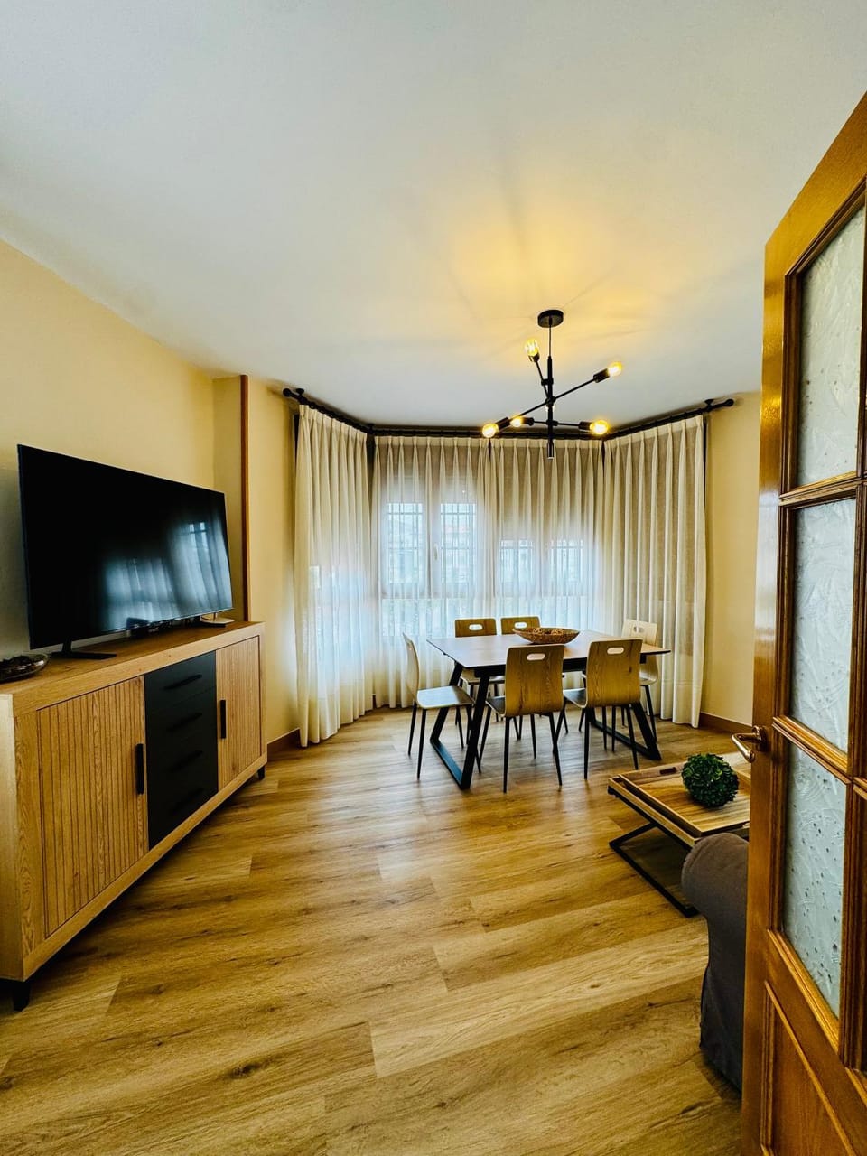 TV and multimedia, Dining area