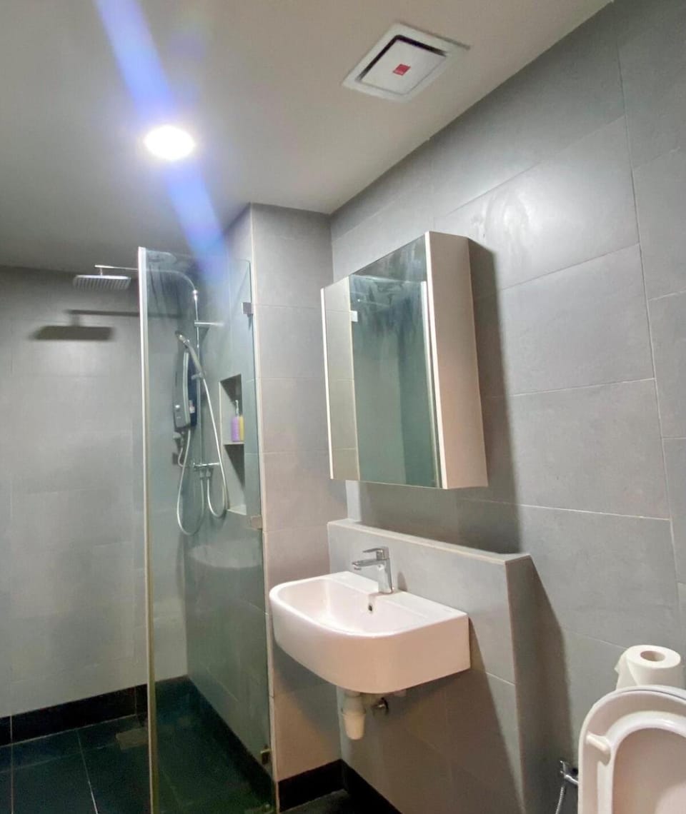 Shower, Toilet, Bathroom