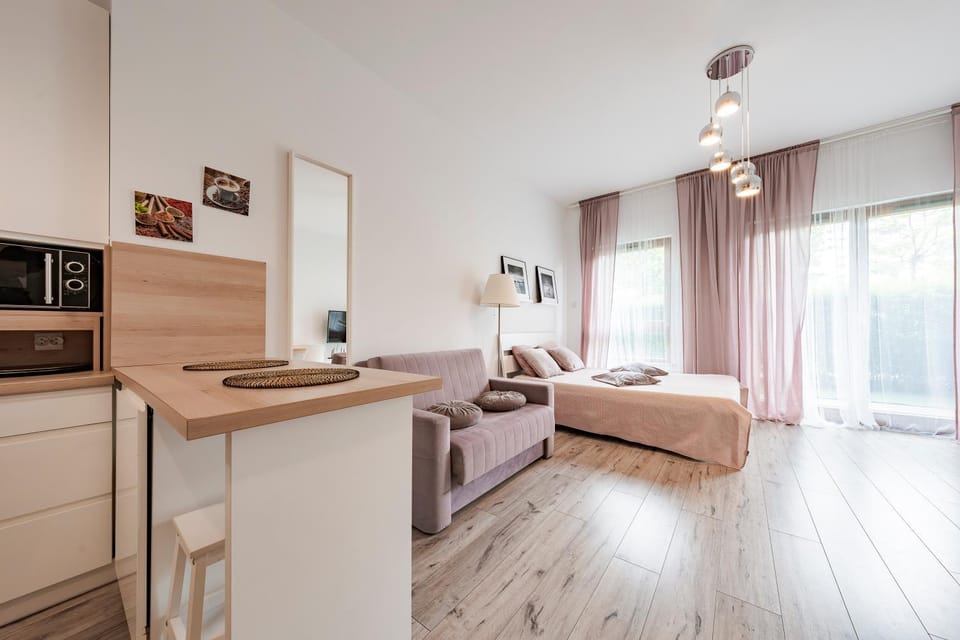Bed, Kitchen or kitchenette, Seating area, Bedroom