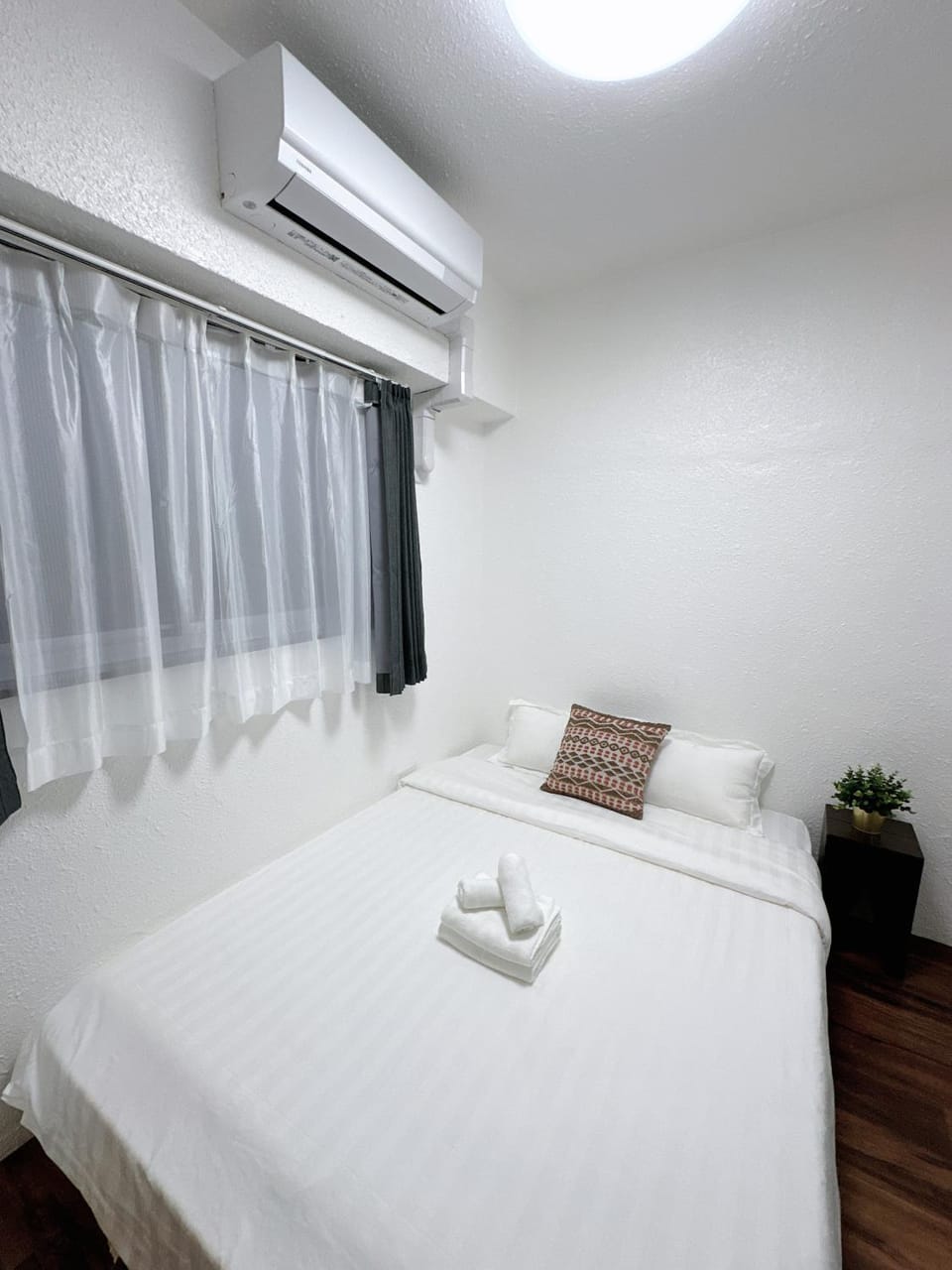 Bed, Bedroom, towels, air conditioner