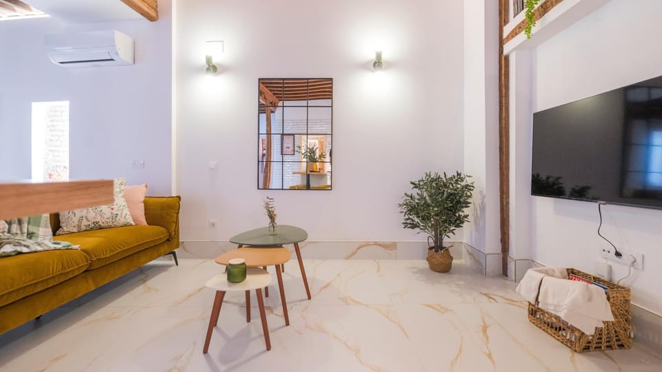 Communal lounge/ TV room, TV and multimedia, Living room, Photo of the whole room, Seating area, Evening entertainment, air conditioner